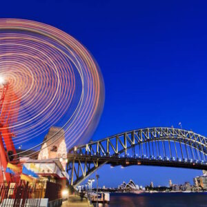 Harbour Bridge und Luna Park in Sydney.