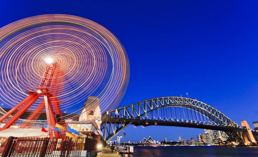 Harbour Bridge und Luna Park in Sydney.