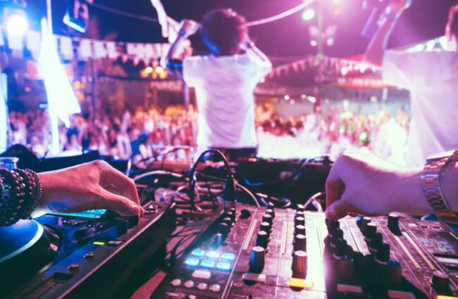 5 coole Bars und Clubs für eine Partynacht in Berlin