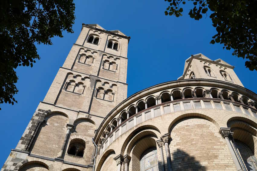 St. Gereon Mittelalterliche katholische Basilika im romanischen Stil in Köln