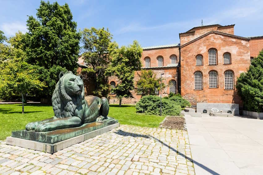 Fassade der Sophienkirche in Sofia
